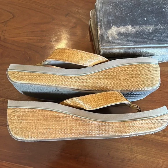 Volatile Women's Bahama Wedge Sandal - Picture 7 of 11